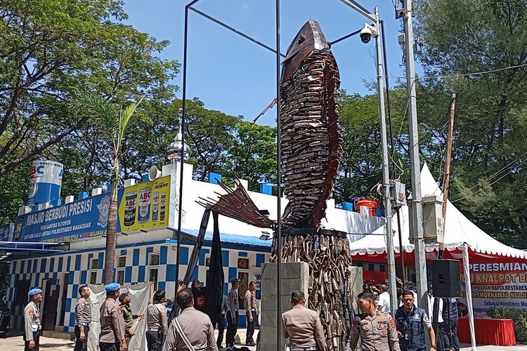 Tugu Ikan Terbuat dari 5.000 Knalpot Brong Jadi Ikon Baru Makassar